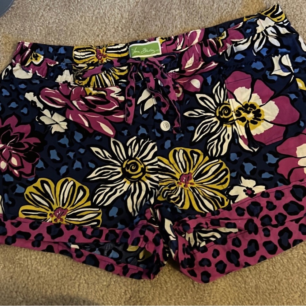Vera Bradley African violet design night shorts. Size small. Floral pattern.